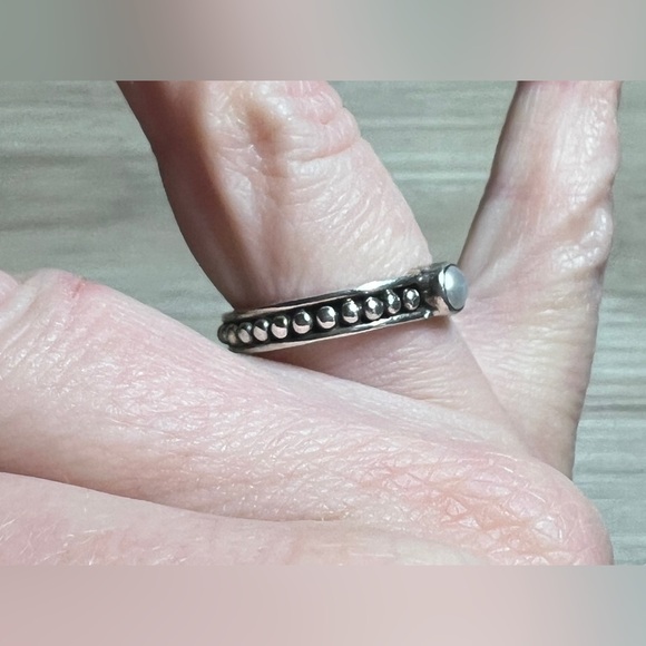 Vintage Designer Signed SU Sterling Silver Gray Pearl Caviar Band Ring, Size 7.5 - Picture 9 of 10